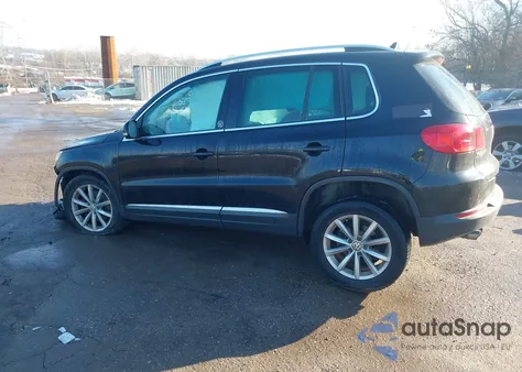 2017 Volkswagen Tiguan 2.0T Wolfsburg Edition z USA, uszkodzony, nr VIN WVGSV7AX9HW500564